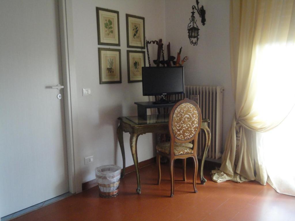 Cisanello House Hotel Pisa Phòng bức ảnh
